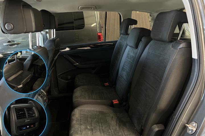 Grå VW Touran fra 2017