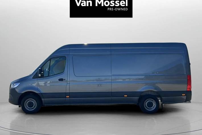 Grå Mercedes Sprinter 317 fra 2024