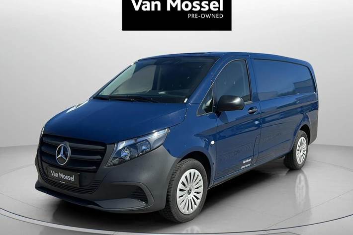 Blå Mercedes Vito 114 fra 2024