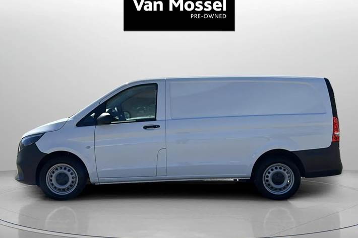 Hvid Mercedes Vito 114 fra 2024
