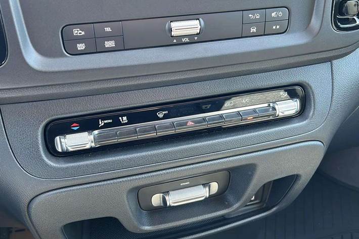 Hvid Mercedes Vito 114 fra 2024