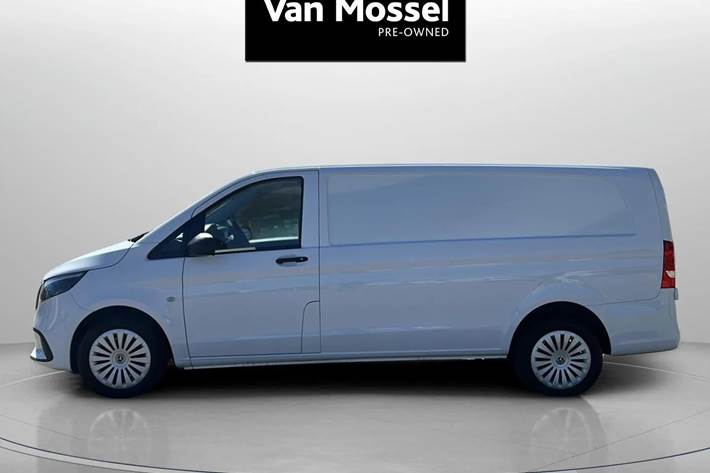 Hvid Mercedes Vito 114 fra 2025