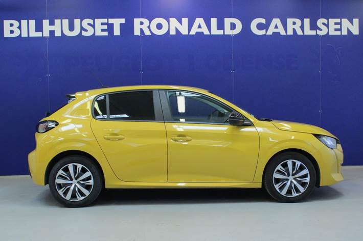Gul Peugeot 208 fra 2023