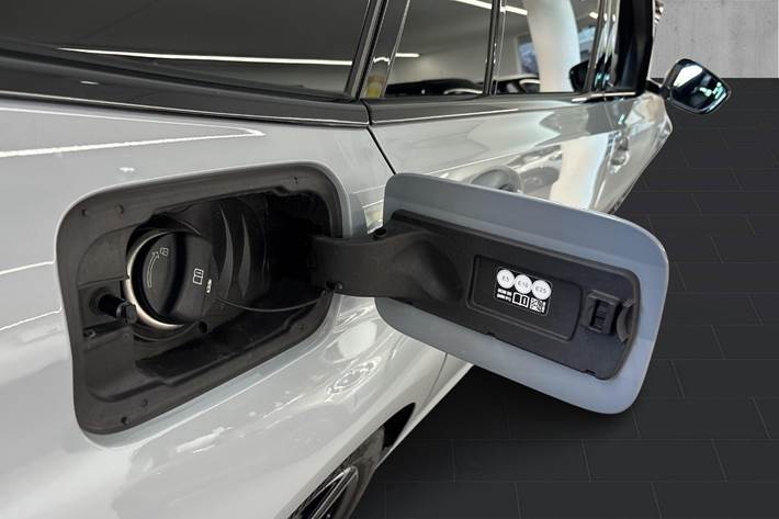 Grå BMW 320e fra 2024