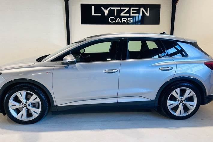 Sølv Audi Q4 e-tron fra 2021