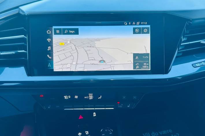 Sølv Audi Q4 e-tron fra 2021