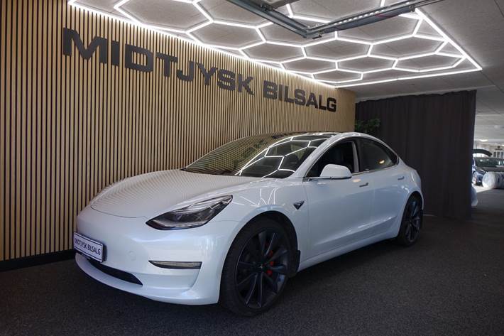 Hvid Tesla Model 3 fra 2020