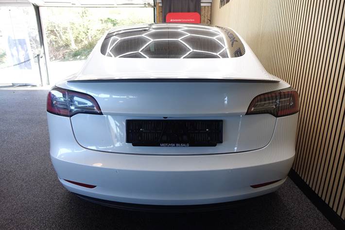 Hvid Tesla Model 3 fra 2020