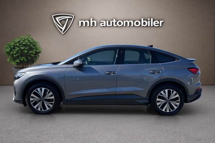 Grå Audi Q4 e-tron fra 2024