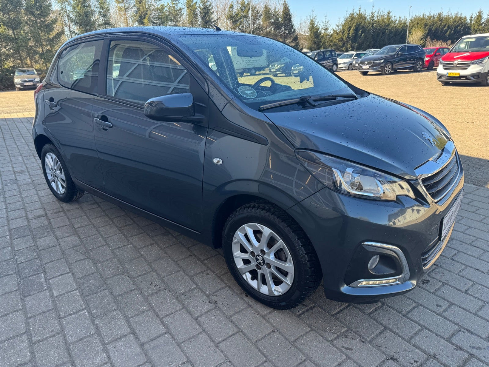Grå Peugeot 108 fra 2017