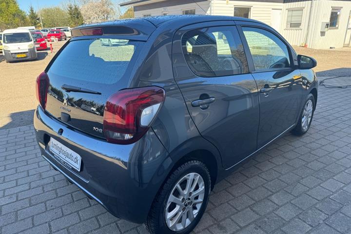 Grå Peugeot 108 fra 2017