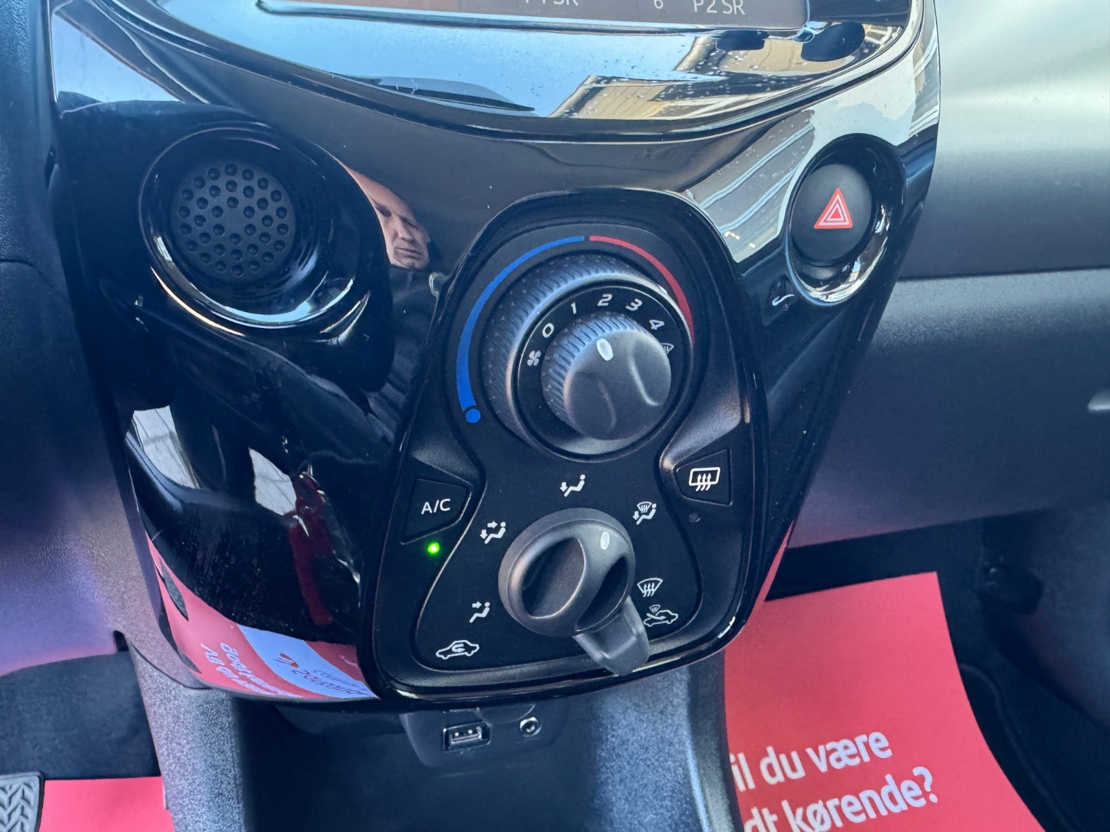 Grå Peugeot 108 fra 2017