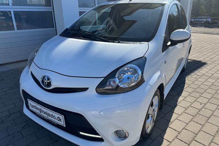 Hvid Toyota Aygo fra 2014