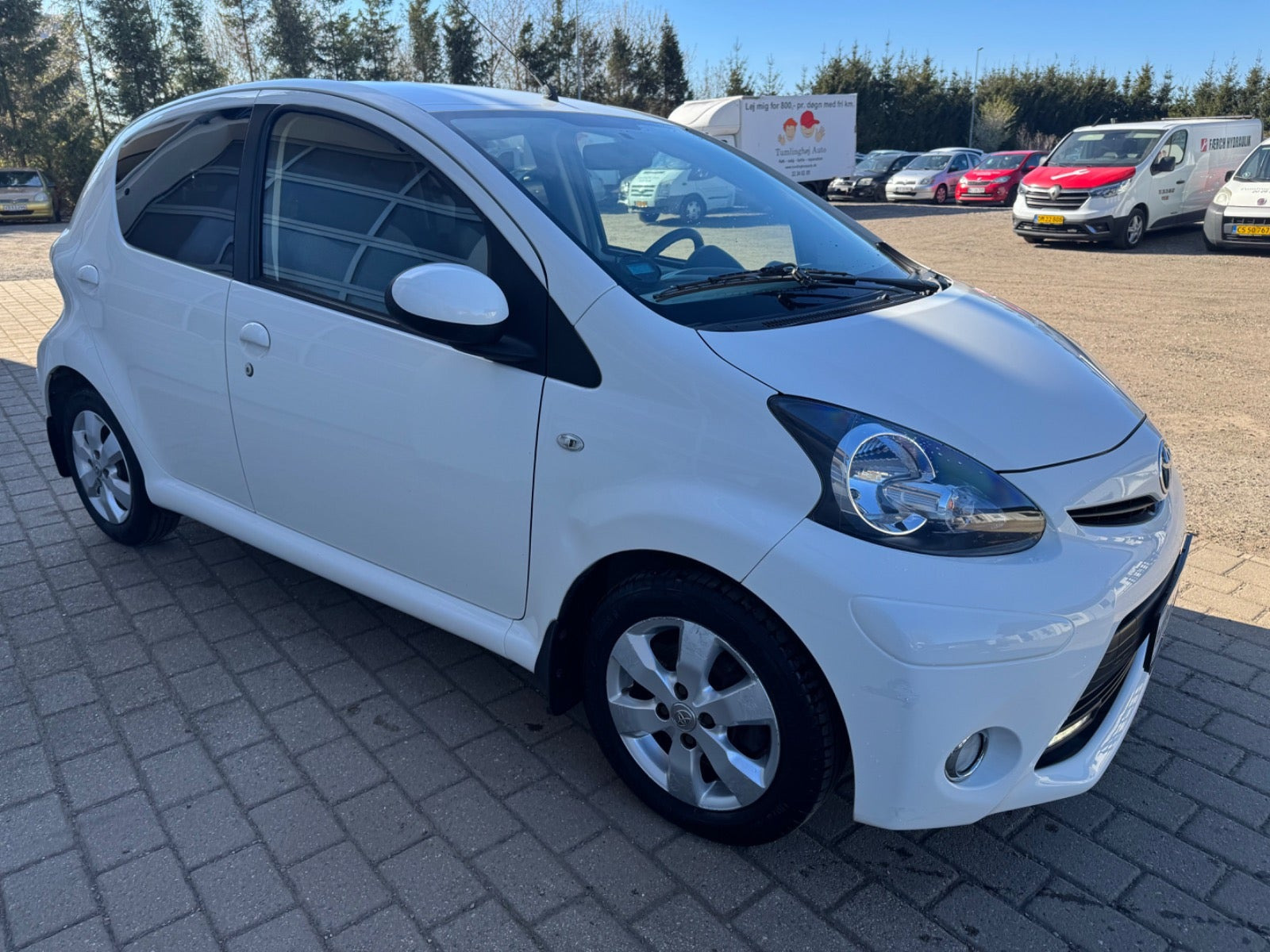 Hvid Toyota Aygo fra 2014
