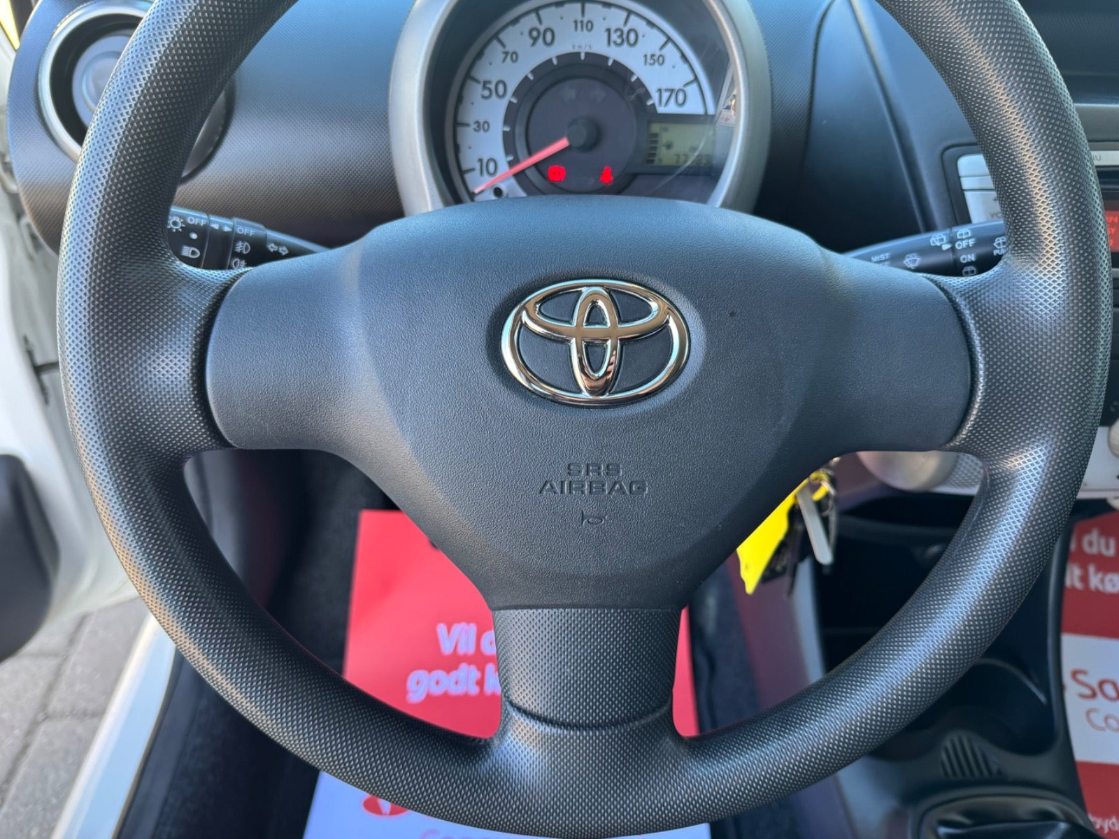 Hvid Toyota Aygo fra 2014