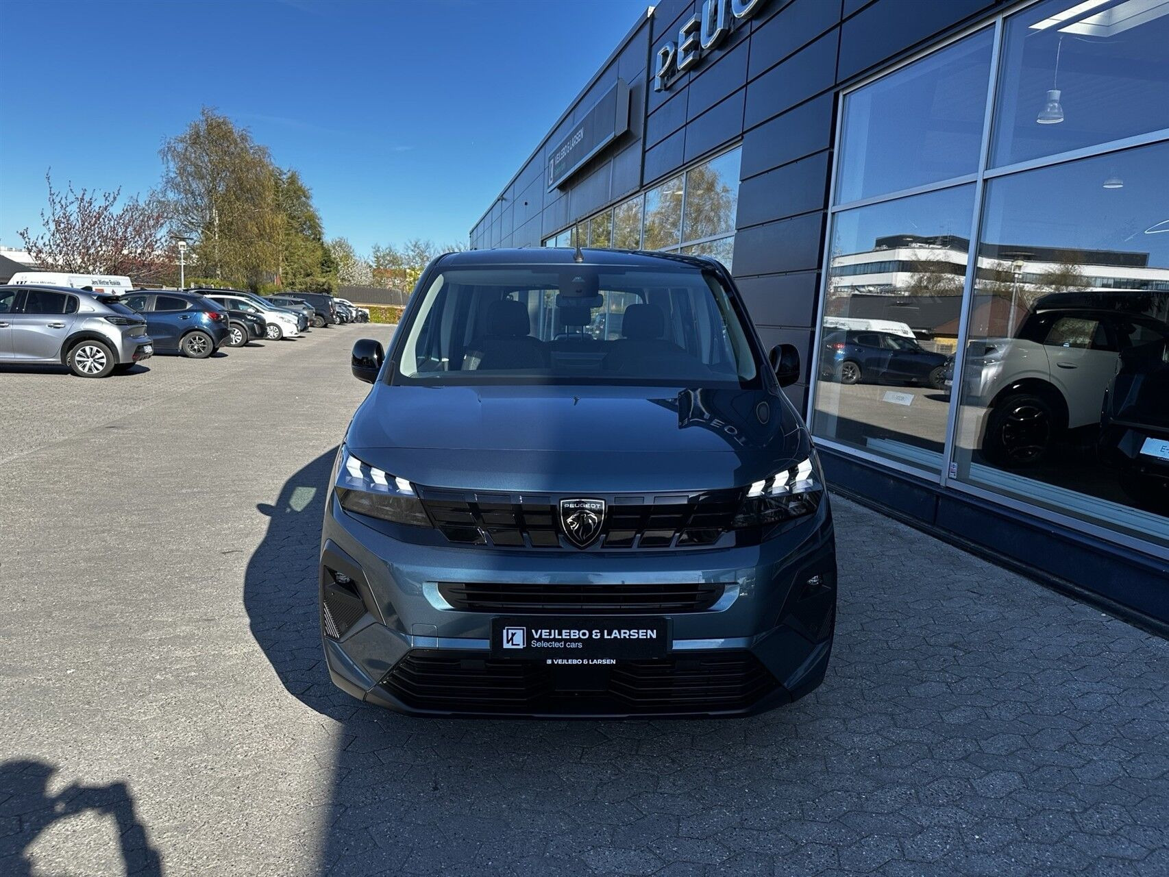 Blå Peugeot e-Rifter fra 2025