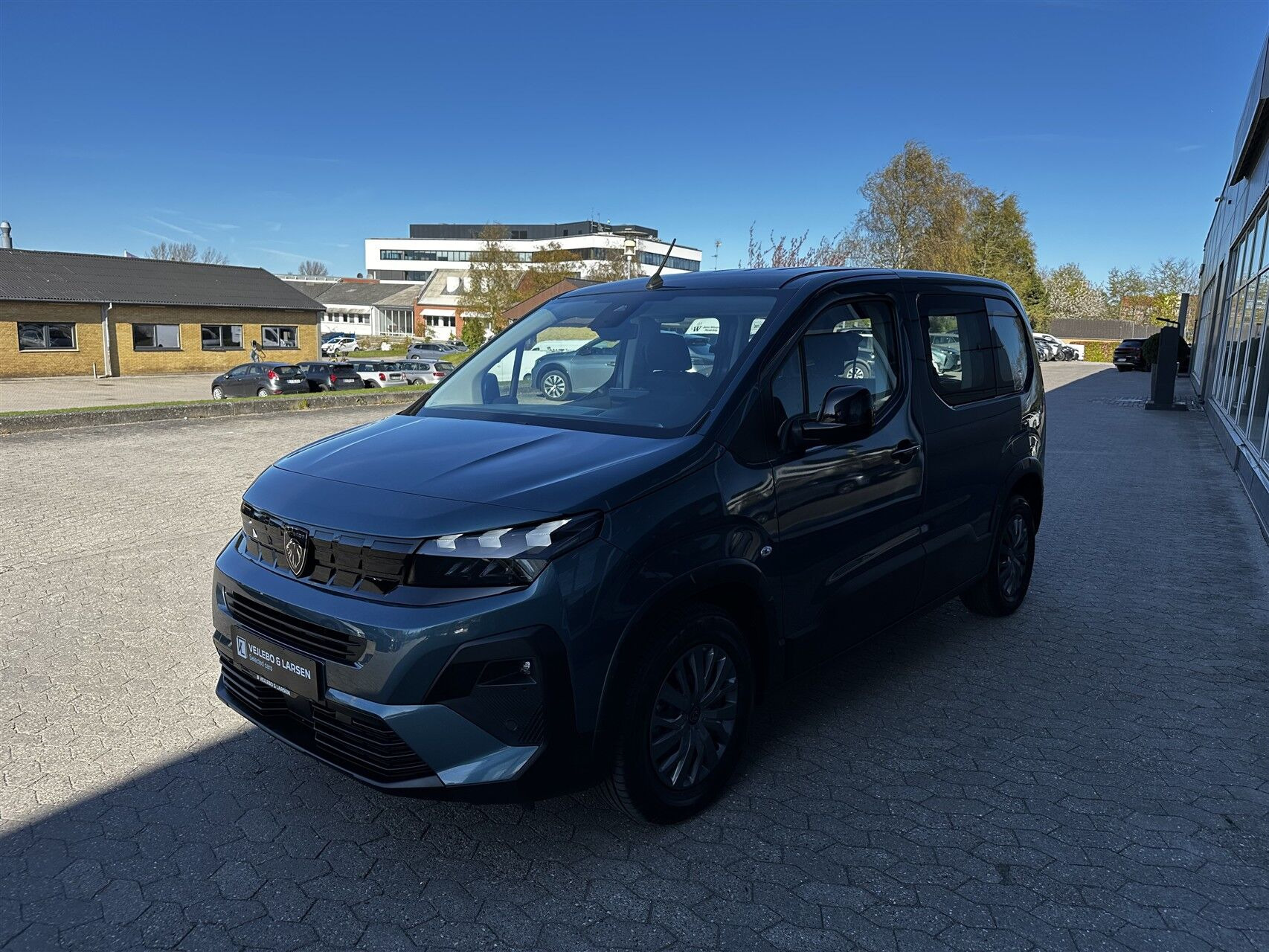 Blå Peugeot e-Rifter fra 2025
