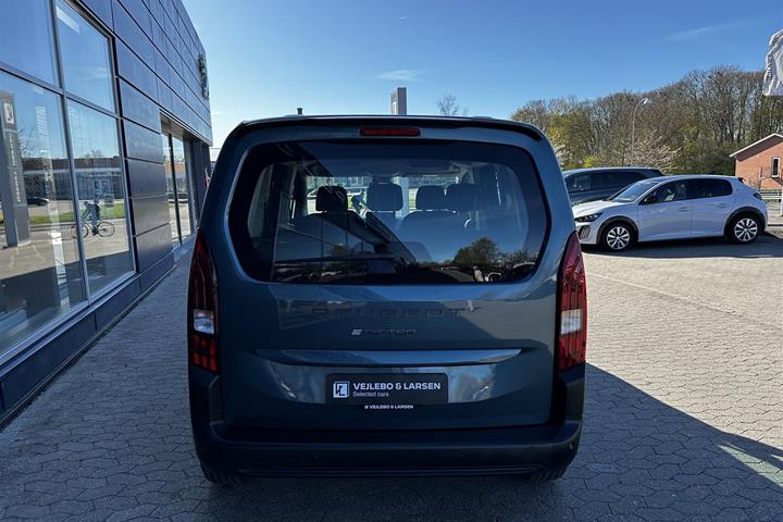 Blå Peugeot e-Rifter fra 2025