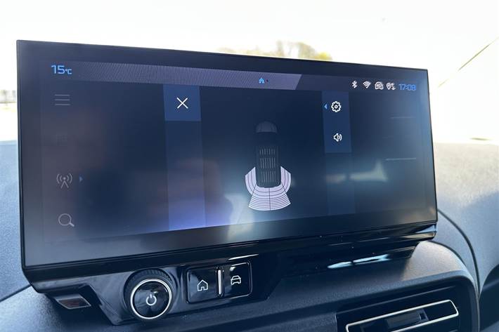 Blå Peugeot e-Rifter fra 2025