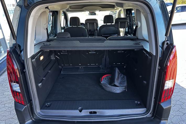 Blå Peugeot e-Rifter fra 2025