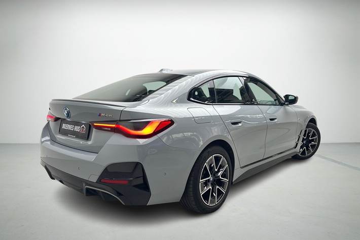 Grå BMW i4 fra 2023