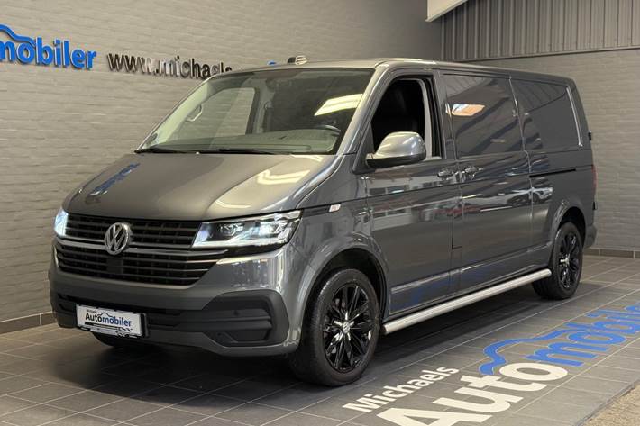 Grå VW Transporter fra 2024