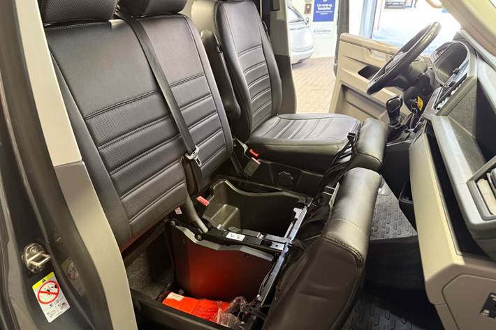 Grå VW Transporter fra 2024