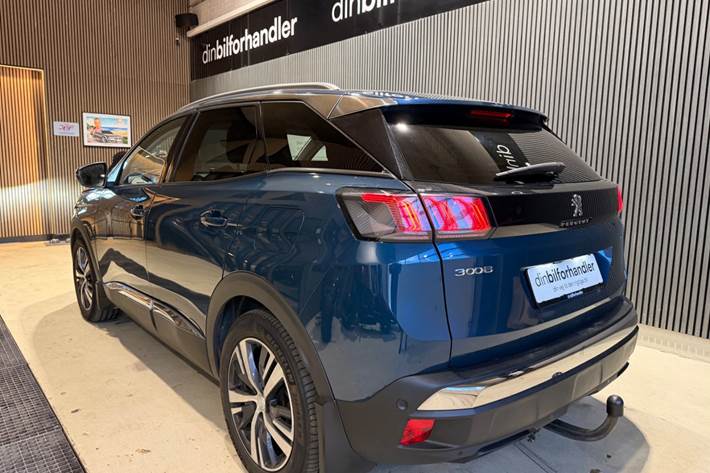 Blå Peugeot 3008 fra 2021