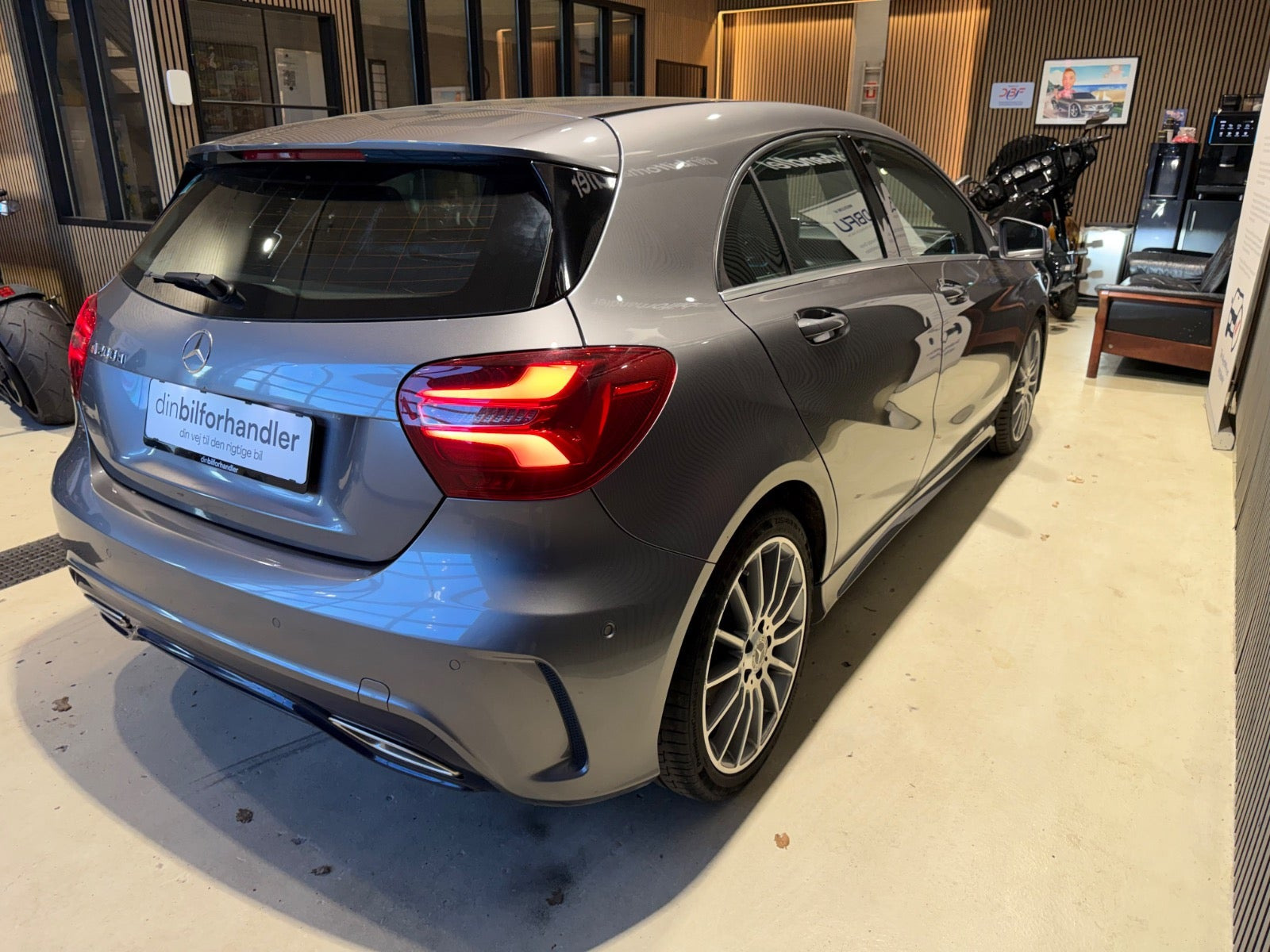 Grå Mercedes A200 d fra 2017