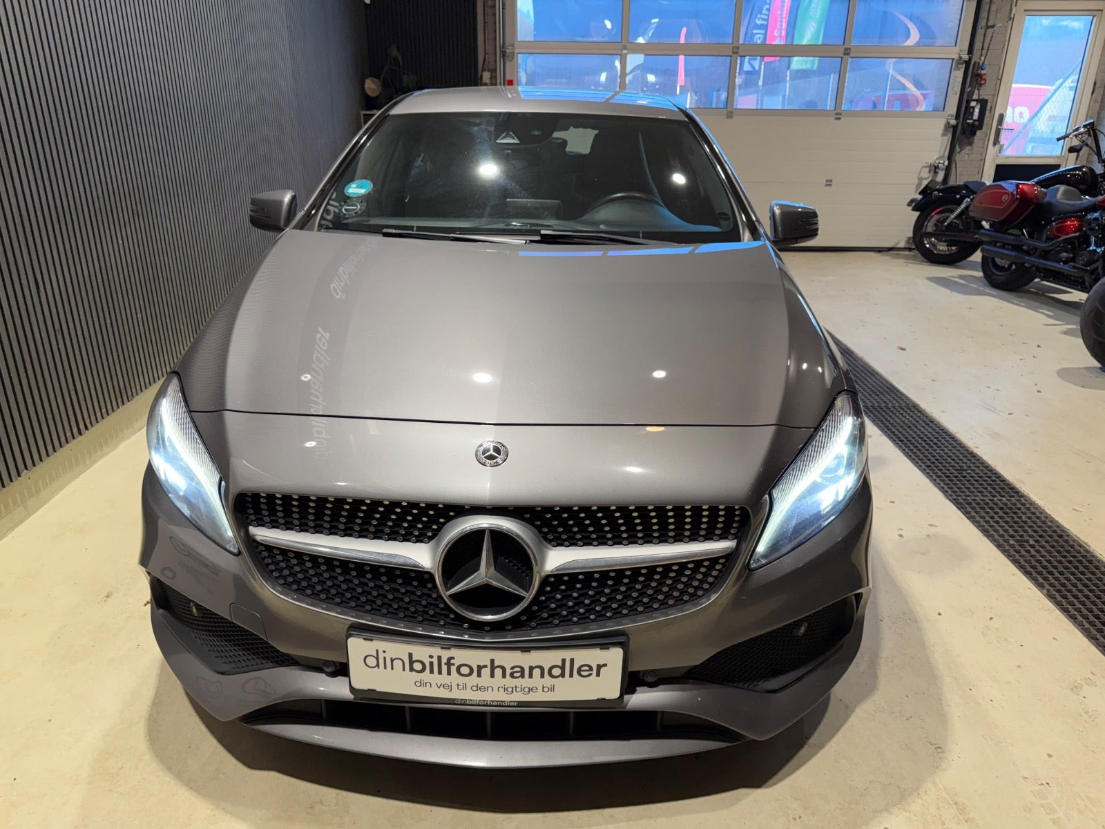 Grå Mercedes A200 d fra 2017