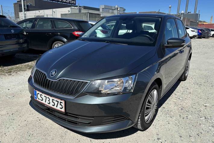 Grå Skoda Fabia fra 2018