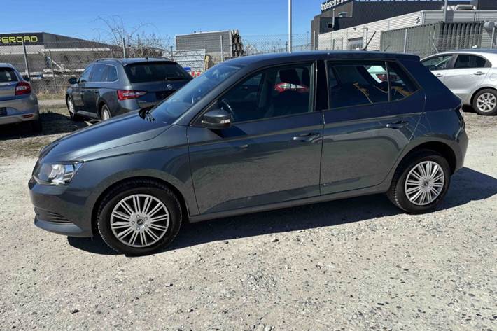Grå Skoda Fabia fra 2018