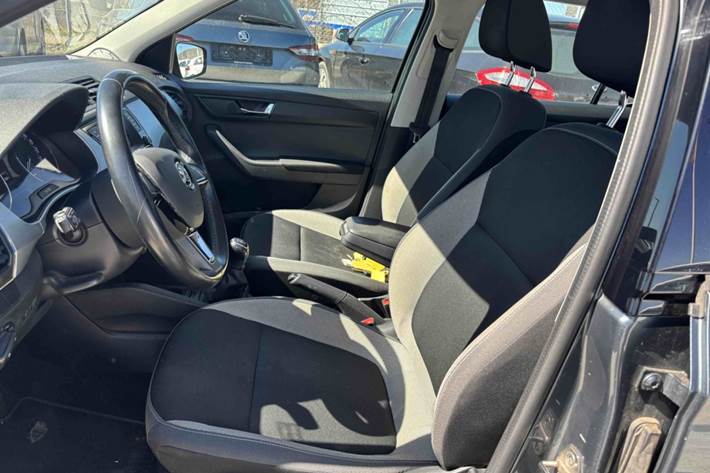 Grå Skoda Fabia fra 2018