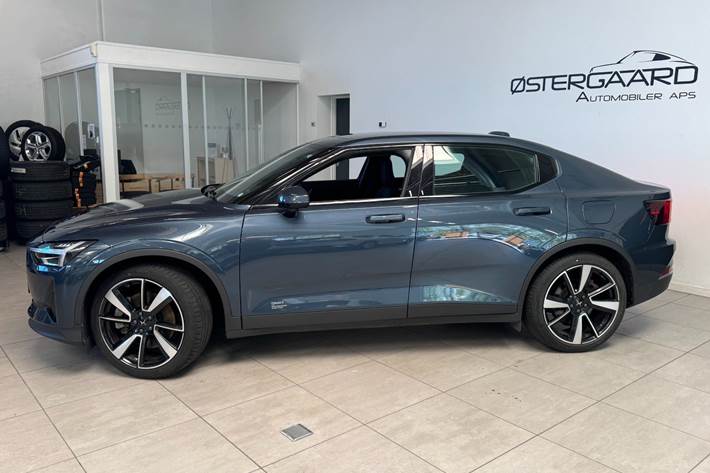 Blå Polestar 2 fra 2022