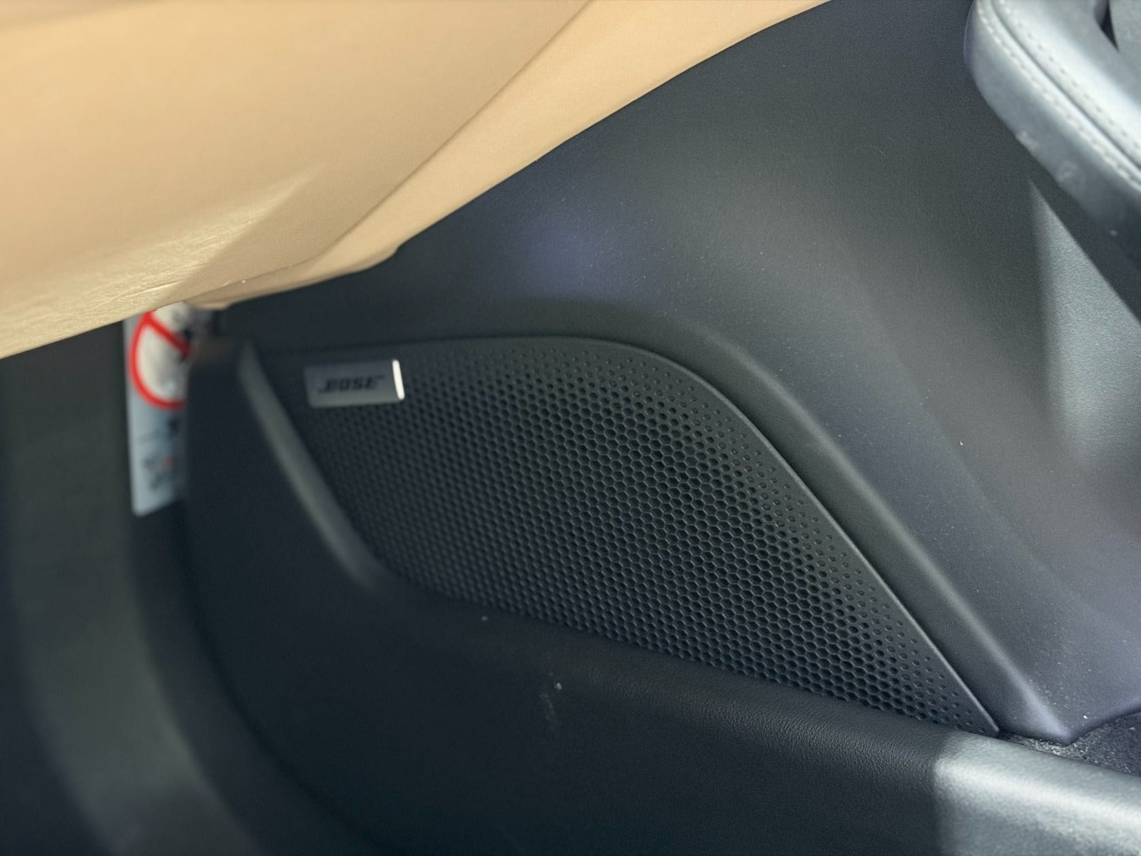 Sort Porsche Taycan Turbo fra 2020