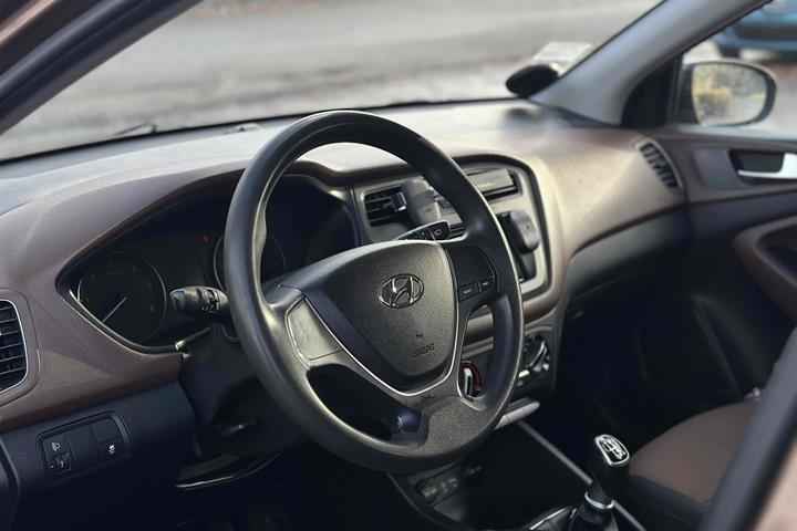 Brun Hyundai i20 fra 2015