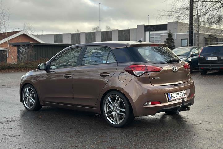 Brun Hyundai i20 fra 2015