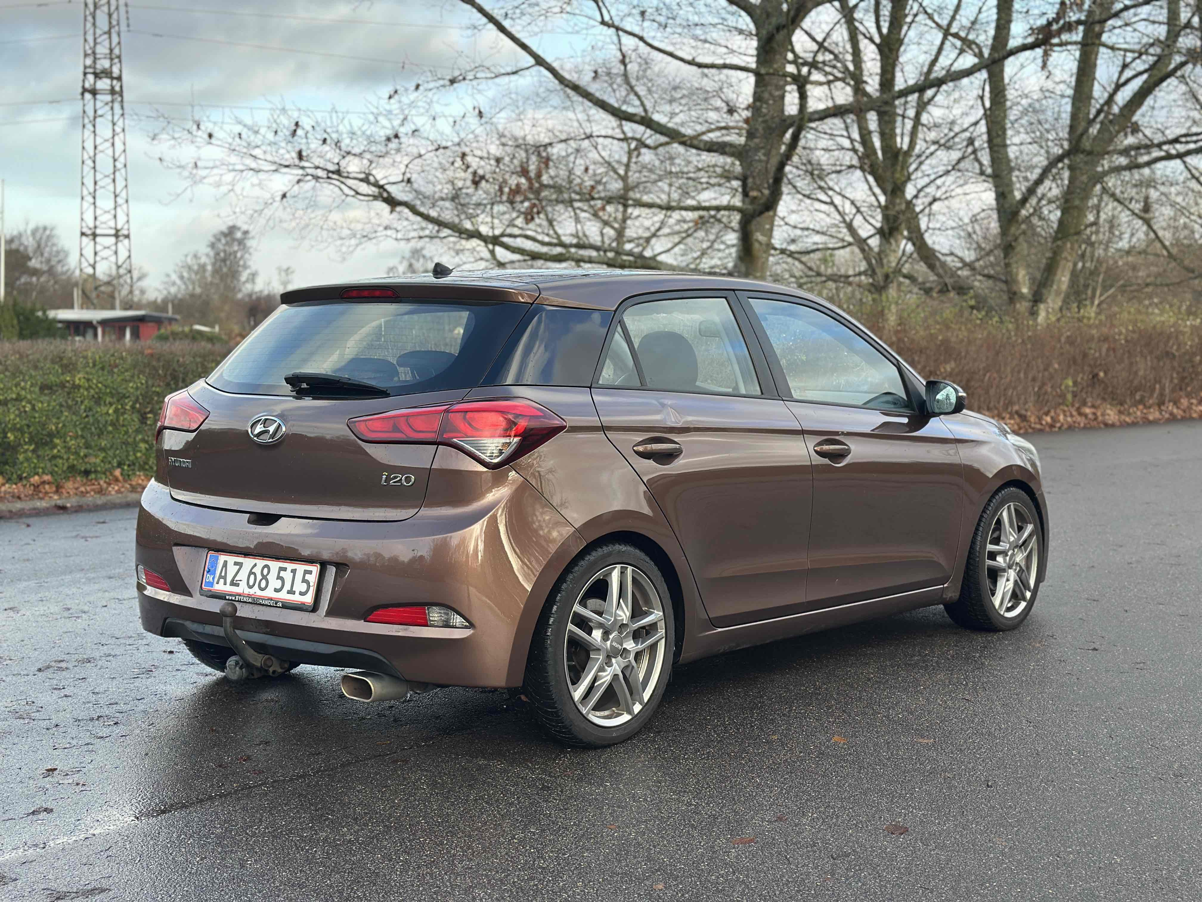 Brun Hyundai i20 fra 2015