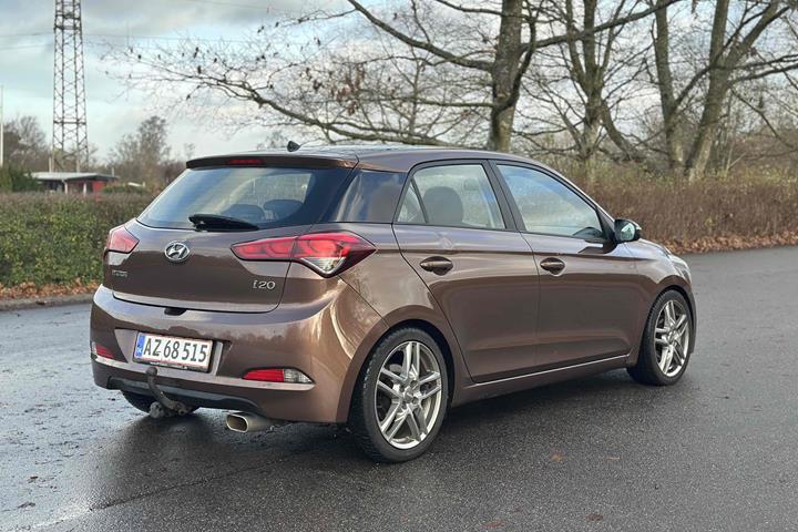 Brun Hyundai i20 fra 2015