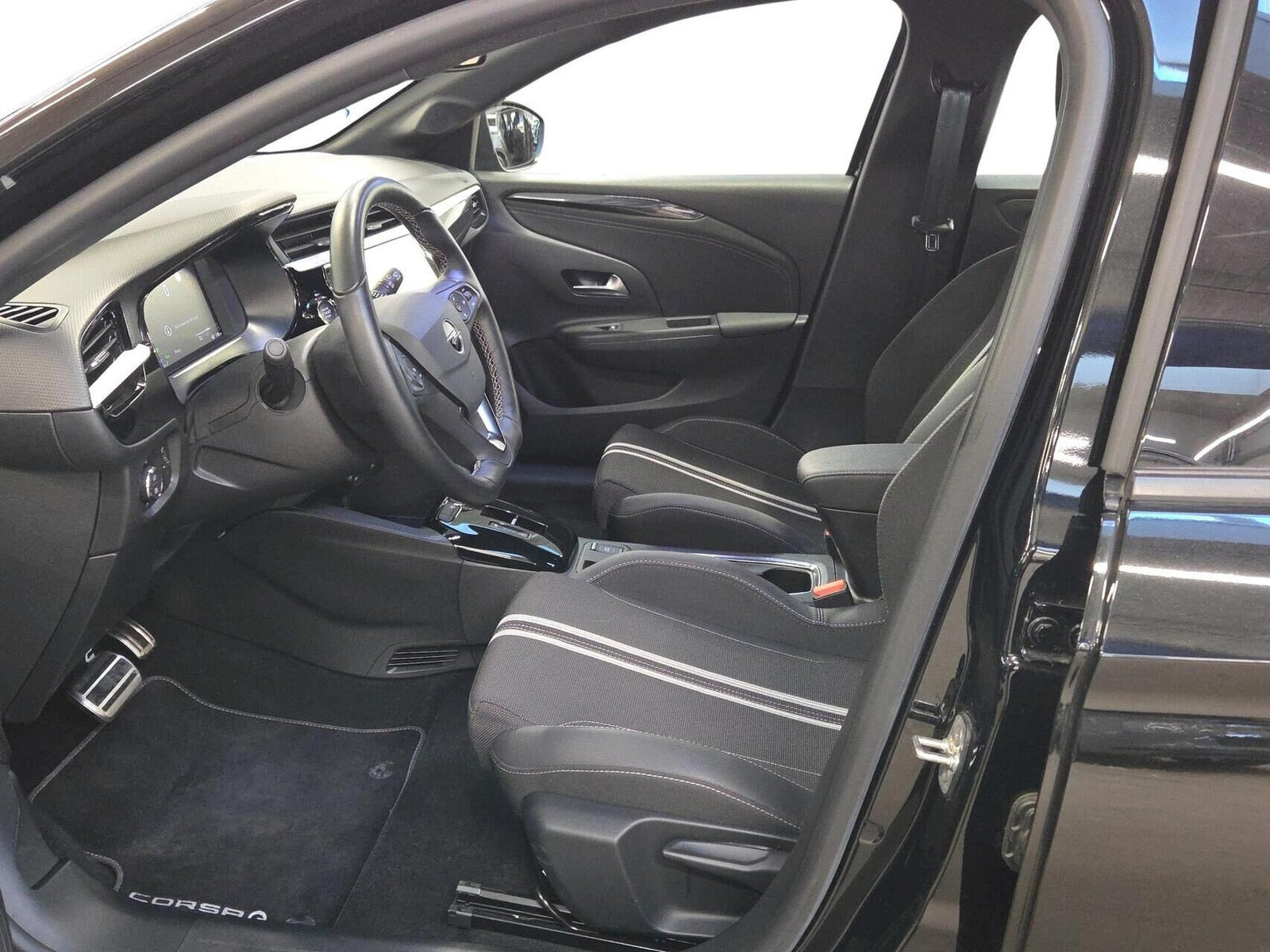 Sort Opel Corsa-e fra 2024