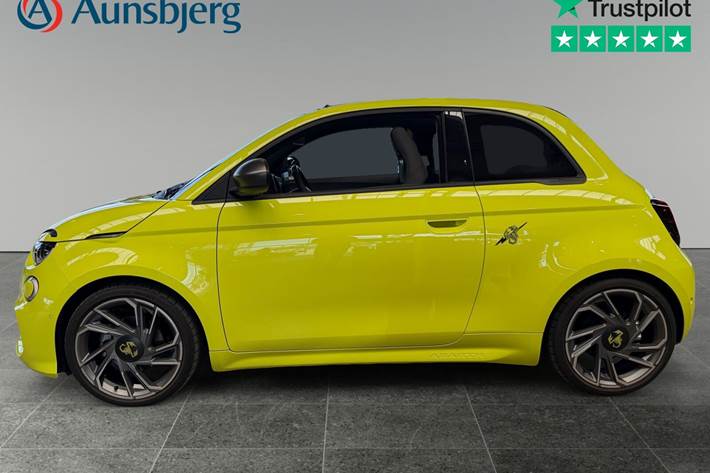 Grøn Abarth 500e fra 2025