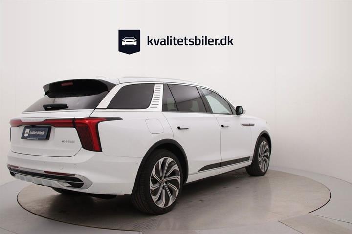 Hvid Hongqi E-HS9 fra 2025