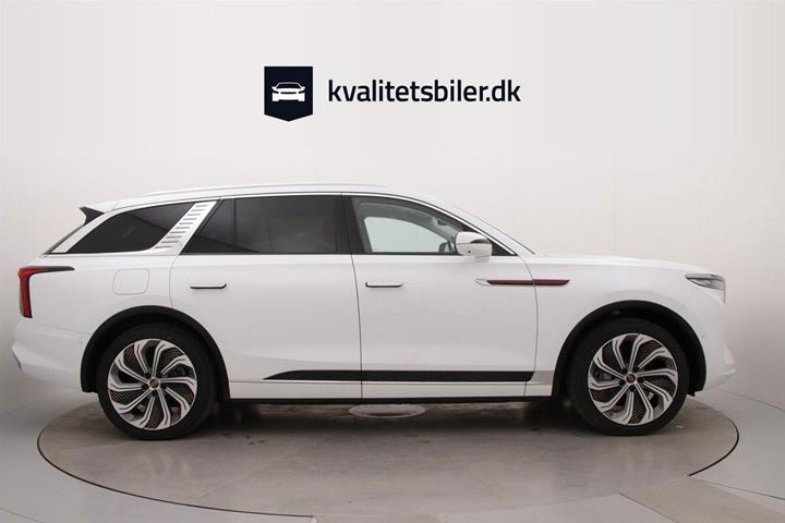 Hvid Hongqi E-HS9 fra 2025