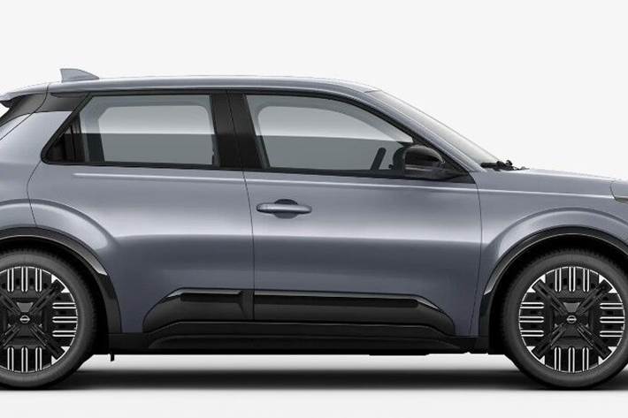 Sølv Nissan Micra fra 2025