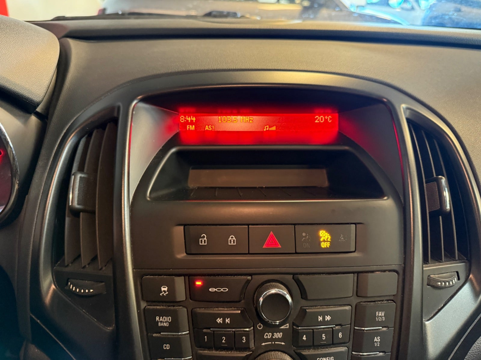 Blå Opel Astra fra 2014
