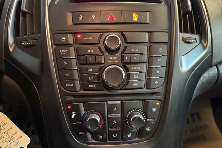 Blå Opel Astra fra 2014