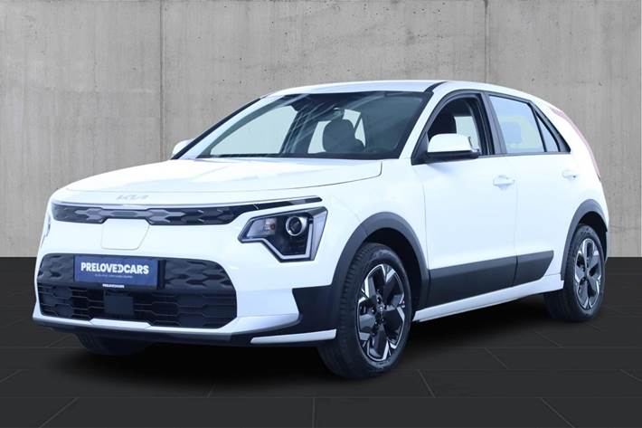 Hvid Kia Niro fra 2025 set udefra
