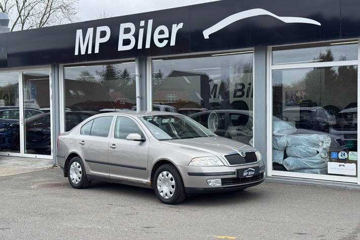 Orange Skoda Octavia fra 2006