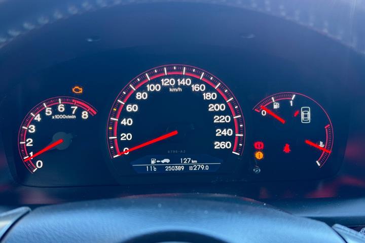 Sølv Honda Accord fra 2007