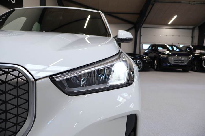 Hvid BMW iX1 fra 2024